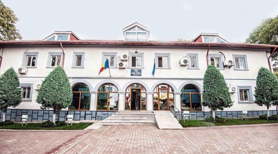 ATENȚIE: Sediul Primăriei Năvodari din strada Dobrogei, închis vineri, 17 aprilie