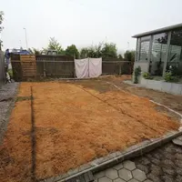 Lac artificial construit in curte chiar de membrii unei familii