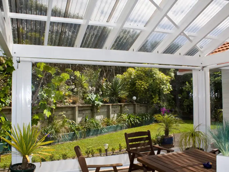 Tevi din PVC si placi din policarbonat materiale flexibile si rezistente pentru constructii moderne