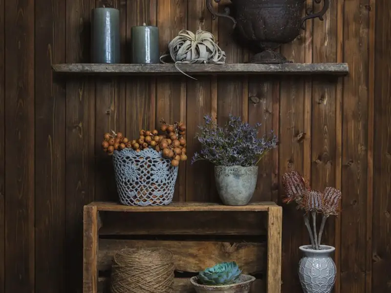 10 idei de proiecte DIY cu lădițe din lemn pentru o locuință chic