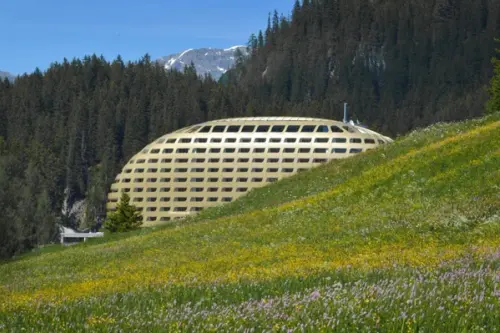 AlpenGold: O bijuterie arhitecturală în inima Alpilor Elvețieni