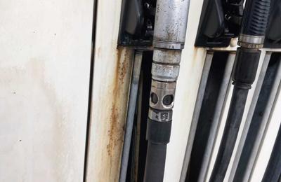 Peste 85 de staţii de carburant din reţeaua Lukoil au fost controlate de ANPC în toată ţara, într-o singură zi/ Au fost date amenzi de 45.000 de lei/ Patru staţii au fost închise temporar FOTO, VIDEO