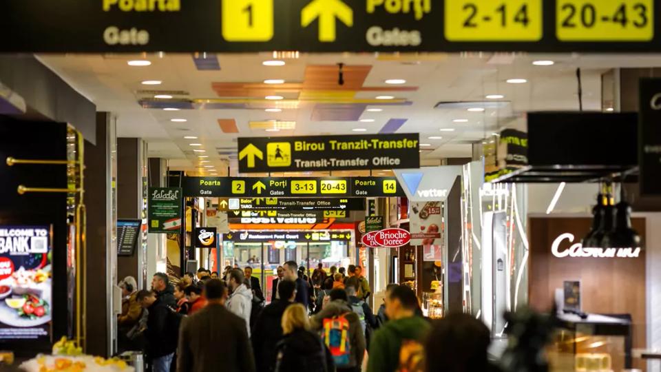 Un zbor din opt, pe rutele de iarnă din România, întârzie