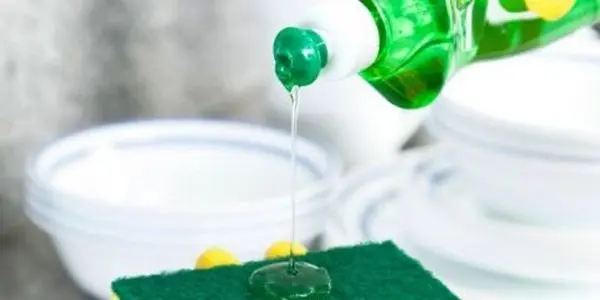 5 utilizari noi pentru detergentul de vase