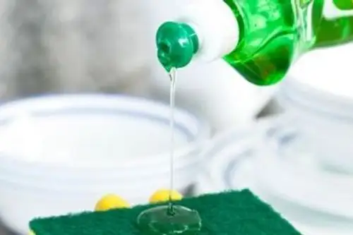 5 utilizari noi pentru detergentul de vase