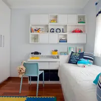 Accente de albastru in amenajarea unei camere de baiat