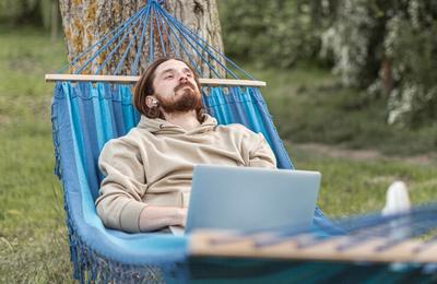 Adio, stres! 3 trucuri simple pentru a te relaxa după o zi lungă