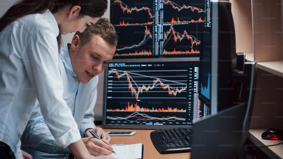 Pierderi pe bursă. Roșu pe linie. Nici în domeniul energiei nu sunt vești bune