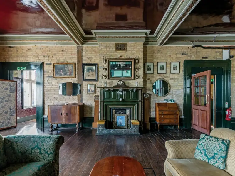 Cum decorezi pereții din sufragerie în 2024