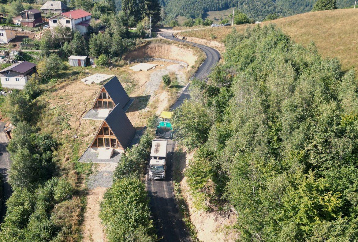 A început asfaltarea drumului județean DJ 107J (DJ 107M), care face legătura între Finișel și Plopi