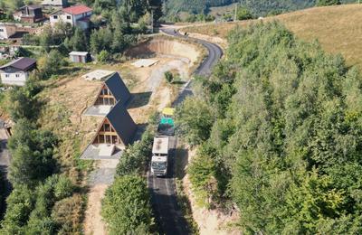 A început asfaltarea drumului județean DJ 107J (DJ 107M), care face legătura între Finișel și Plopi