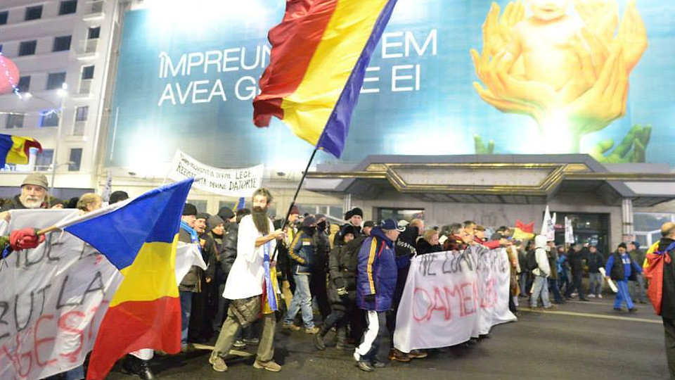 Stegarul Dac a fost eliberat din închisoare: Cezar Avramuță are interzis să mai participe la proteste și trebuie să poarte brățară de monitorizare