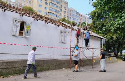 A început demolarea bisericii „Izvorul Tămăduirii”, cunoscută ca „Biserica de pe trotuar”