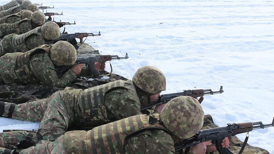 Polonia vrea 500.000 militari și rezerviști. România, de 5 ori mai puțini. Ce bani iau soldații profesioniști?