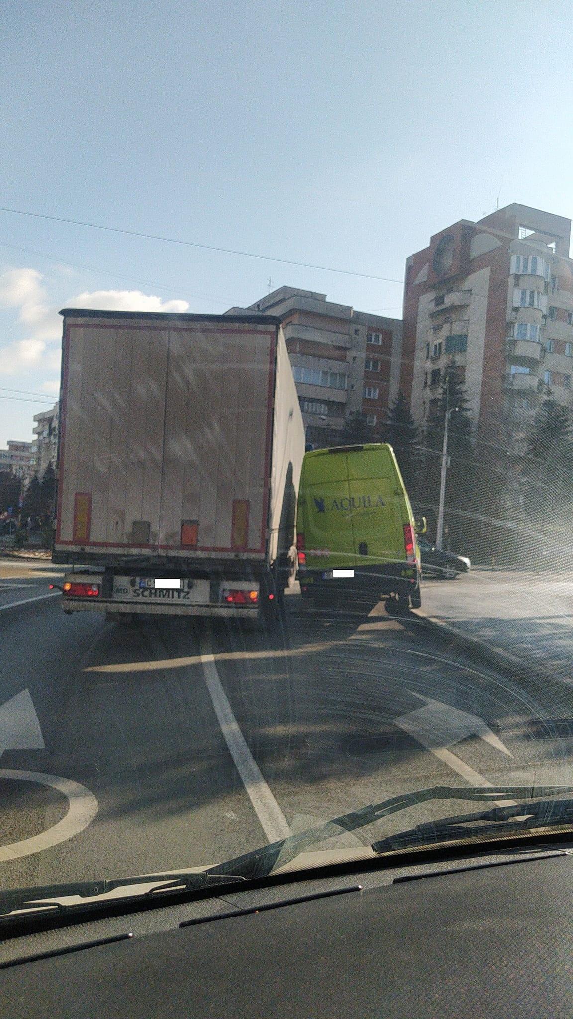 Un șofer de camion a încălcat regulile de circulație, punând în pericol siguranța altui șofer