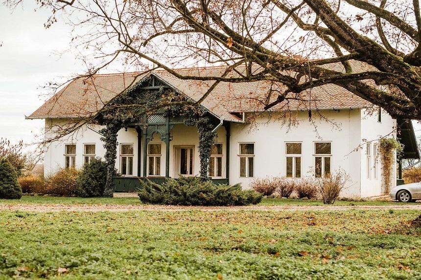 Conacul de vânătoare al contelui Zichy Ferenc din Bihor este scos la vânzare FOTO