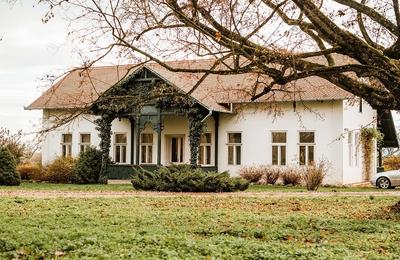 Conacul de vânătoare al contelui Zichy Ferenc din Bihor este scos la vânzare FOTO