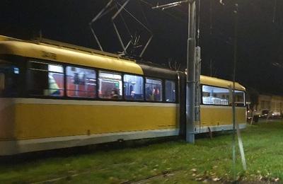 Timişoara: Constructorul va reface de la zero o intersecţie a unui bulevard aflat la finalul modernizării, după ce un tramvai în probe a lovit un stâlp amplasat prea aproape de liniile de rulare