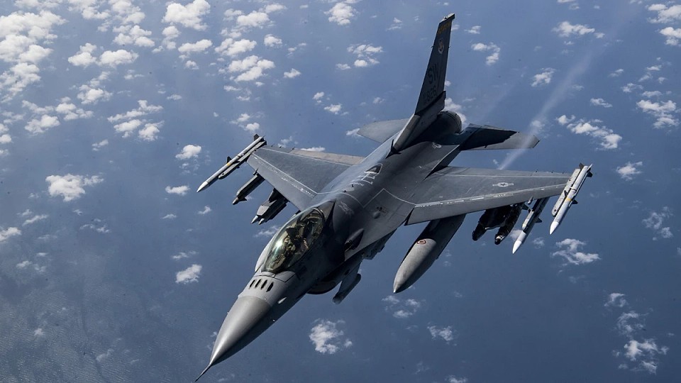 Avioanele F-16 românești au escortat un avion de spionaj rusesc. Prima intervenție a detașamentului Carpathian Vipers în Lituania