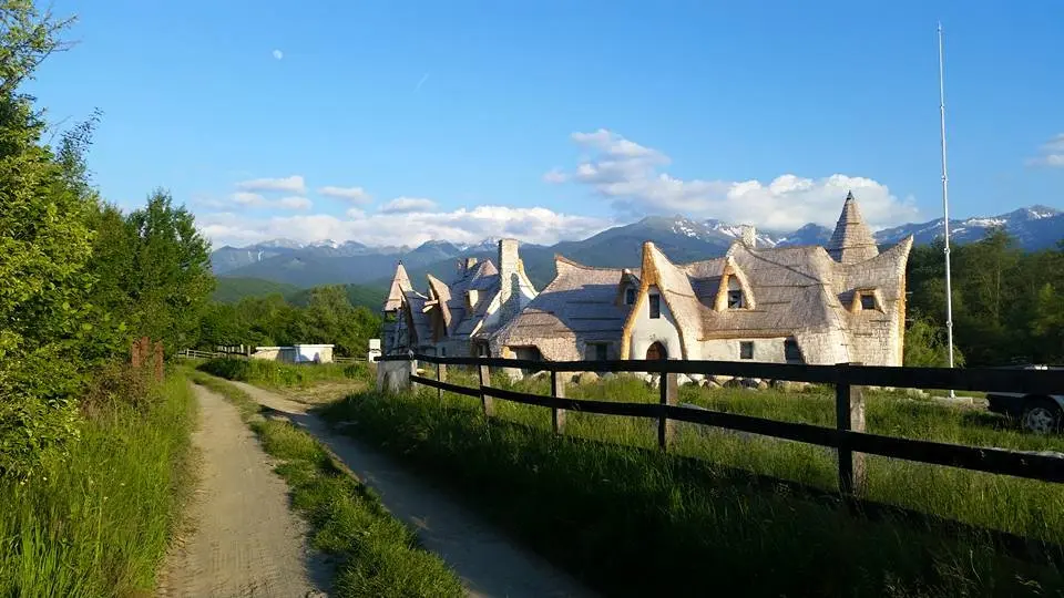 Cand povestile prind viata Castelul de lut Valea Zanelor din Sibiu