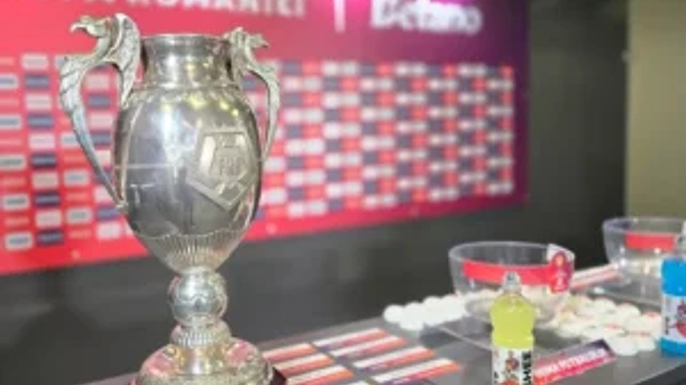 Alba-neagra cu bilele la tragerea la sorți a meciurilor din Play-Off-ul Cupei României