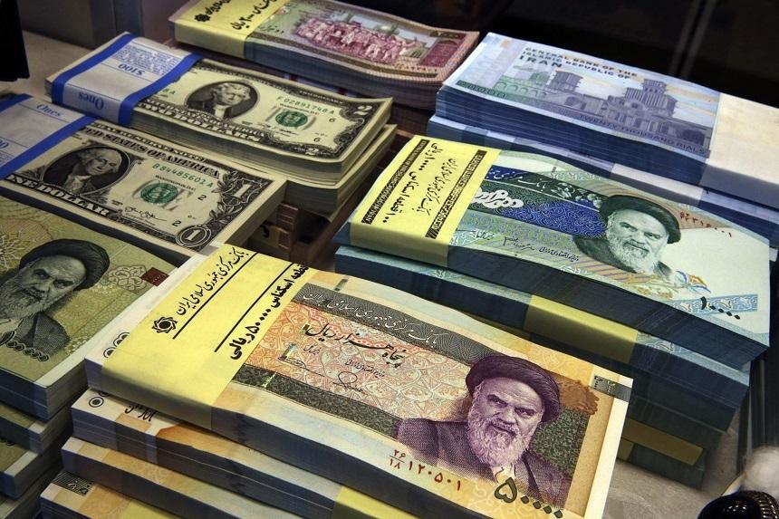 Rialul iranian a coborât duminică, temporar, la un minim record faţă de dolarul SUA, după atacul Iranului împotriva Israelului