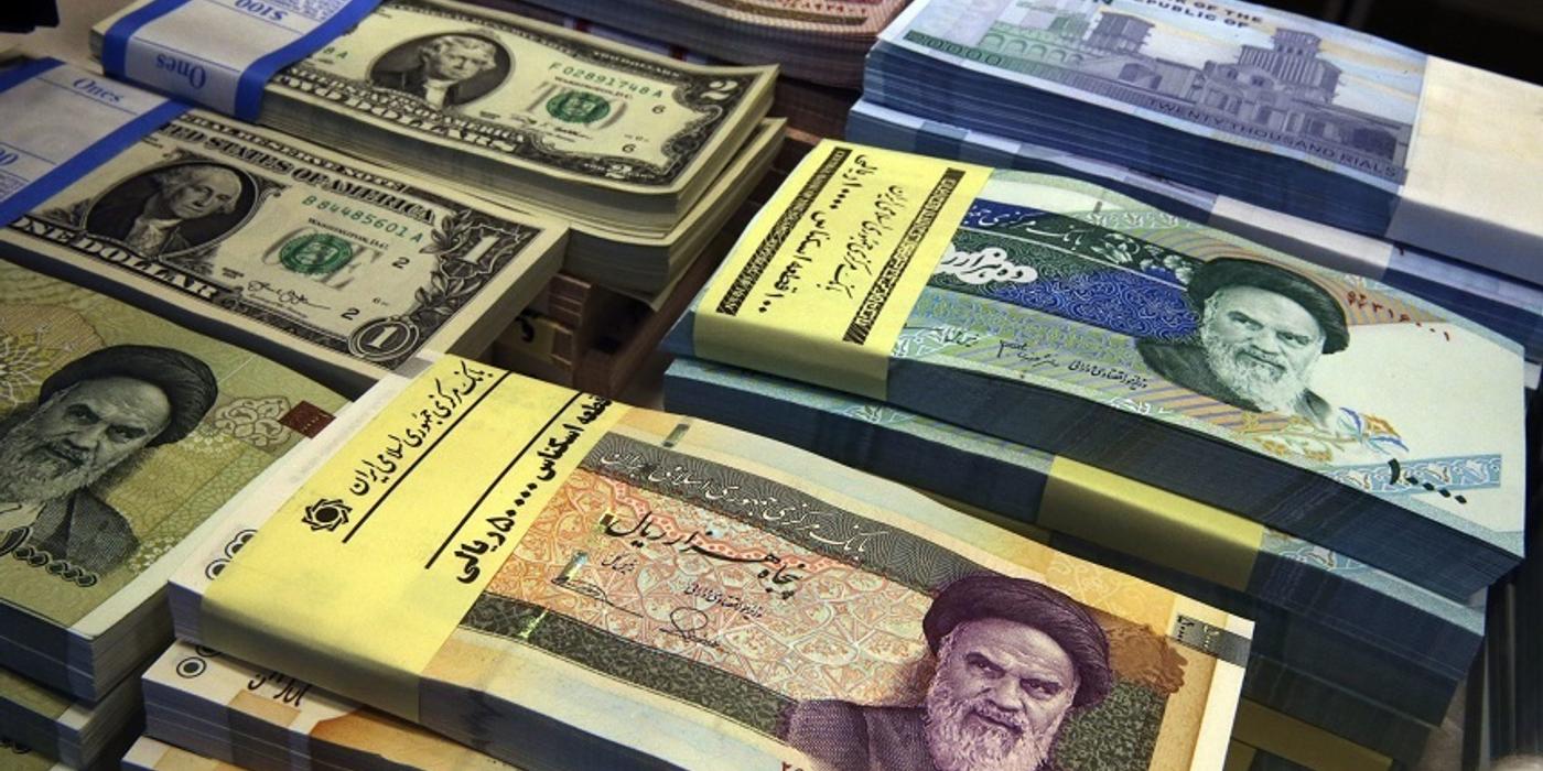 Rialul iranian a coborât sâmbătă la un minim record în raport cu dolarul american