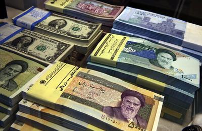 Rialul iranian a coborât sâmbătă la un minim record în raport cu dolarul american