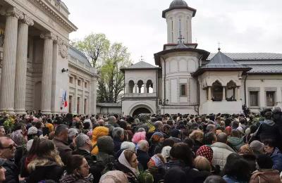 Pelerinaj de Florii în București. Sute de oameni au luat parte la procesiune. Traficul a fost restricționat. FOTO