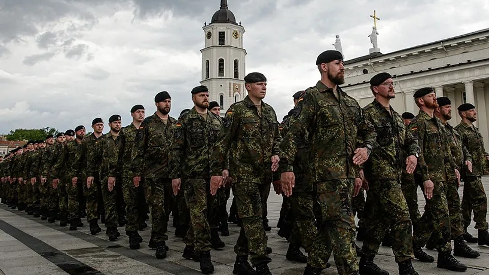 Germania duce tancuri și soldați în Europa, lângă Rusia, prima oară după al II-lea Război Mondial