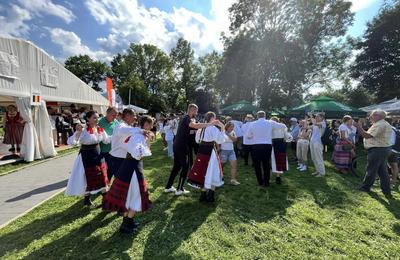 Jocurile, dansurile, mâncărurile și meșteșugurile tradiționale românești, prezentate în cadrul Festivalului Internațional de Folclor Montan desfășurat la Zakopane, în Polonia