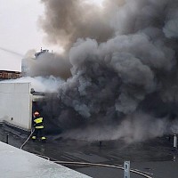 Incendiu puternic pe strada Garoafei din Sectorul 5. Case și anexe gospodărești, mistuite de flăcări