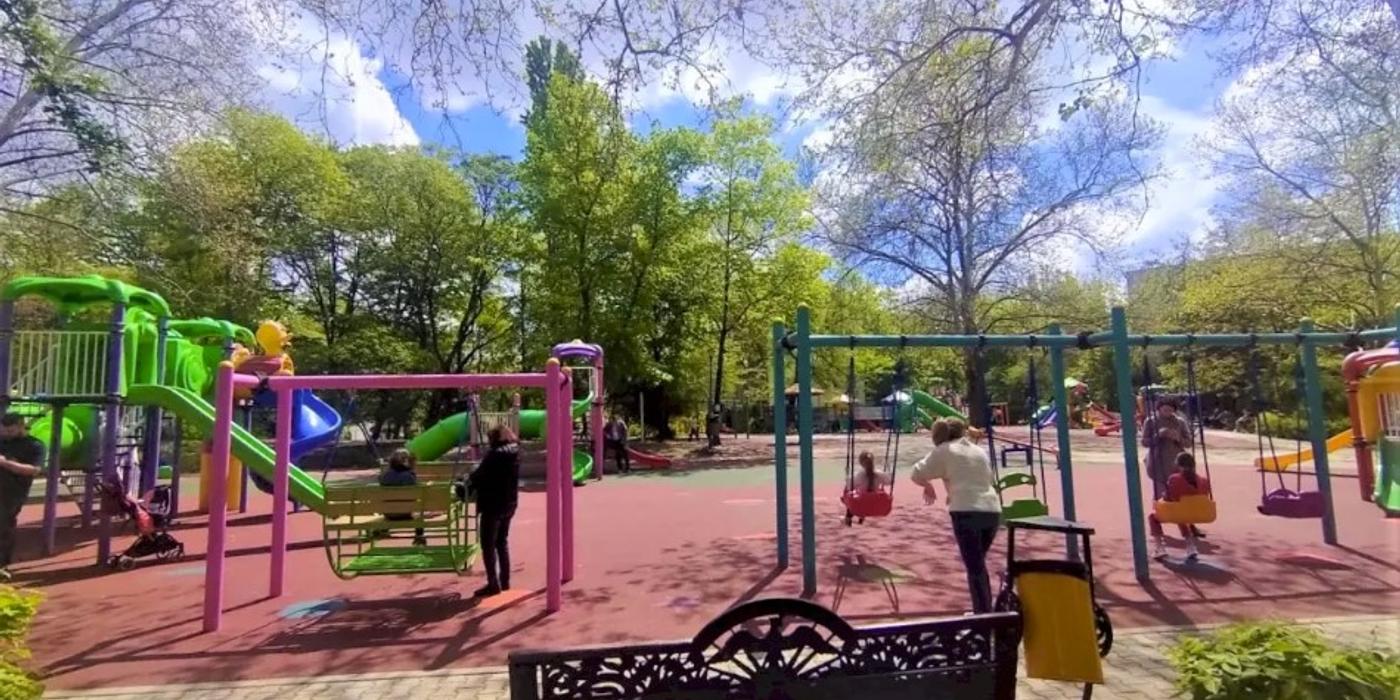 S-au redeschis patru locuri de joacă pentru copii aflate în Parcul Circului din Capitală