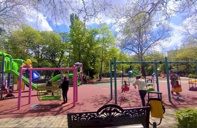 S-au redeschis patru locuri de joacă pentru copii aflate în Parcul Circului din Capitală