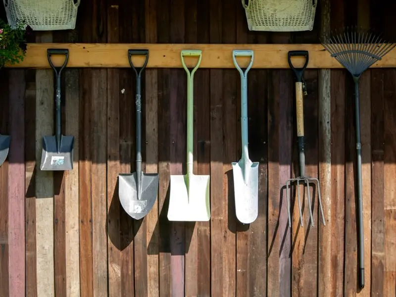 Cele mai eficiente metode de depozitare a uneltelor de grădină
