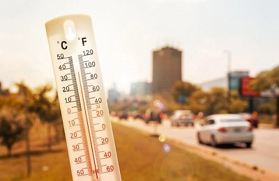 Vara se instalează mai devreme în 2026. Luna mai vine cu episoade de caniculă și nopți tropicale
