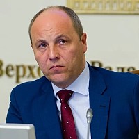 Momentul asasinării fostului președinte al Parlamentului Ucrainei, surprins de camerele video. Schema folosită de atacator ca să-l ucidă pe Andrii Parubîi