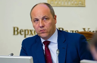 Momentul asasinării fostului președinte al Parlamentului Ucrainei, surprins de camerele video. Schema folosită de atacator ca să-l ucidă pe Andrii Parubîi