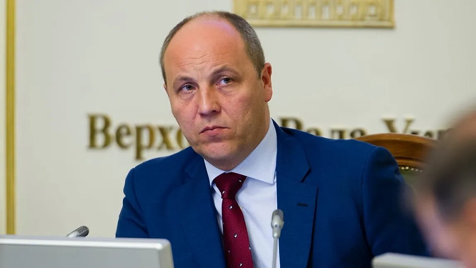 Momentul asasinării fostului președinte al Parlamentului Ucrainei, surprins de camerele video. Schema folosită de atacator ca să-l ucidă pe Andrii Parubîi
