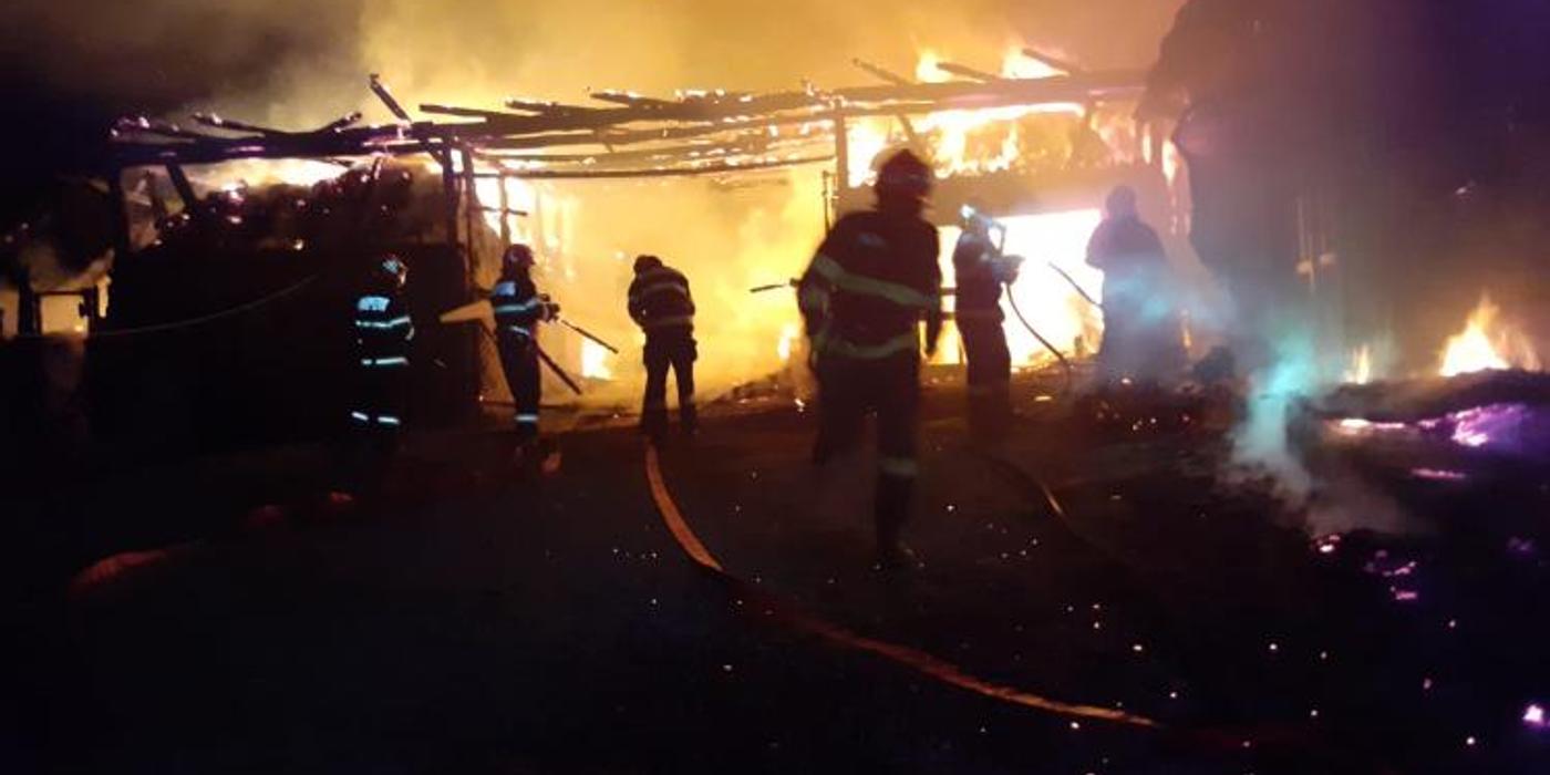 Incendiu, noaptea trecută, în localitatea Morlaca, comuna Poieni, județul Cluj