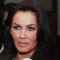 Preafrumoasa Oana Zăvoranu, diva care la 50 de ani arată ca Elizabeth Taylor la 21, s-a îmbogățit din nou grație inteligenței