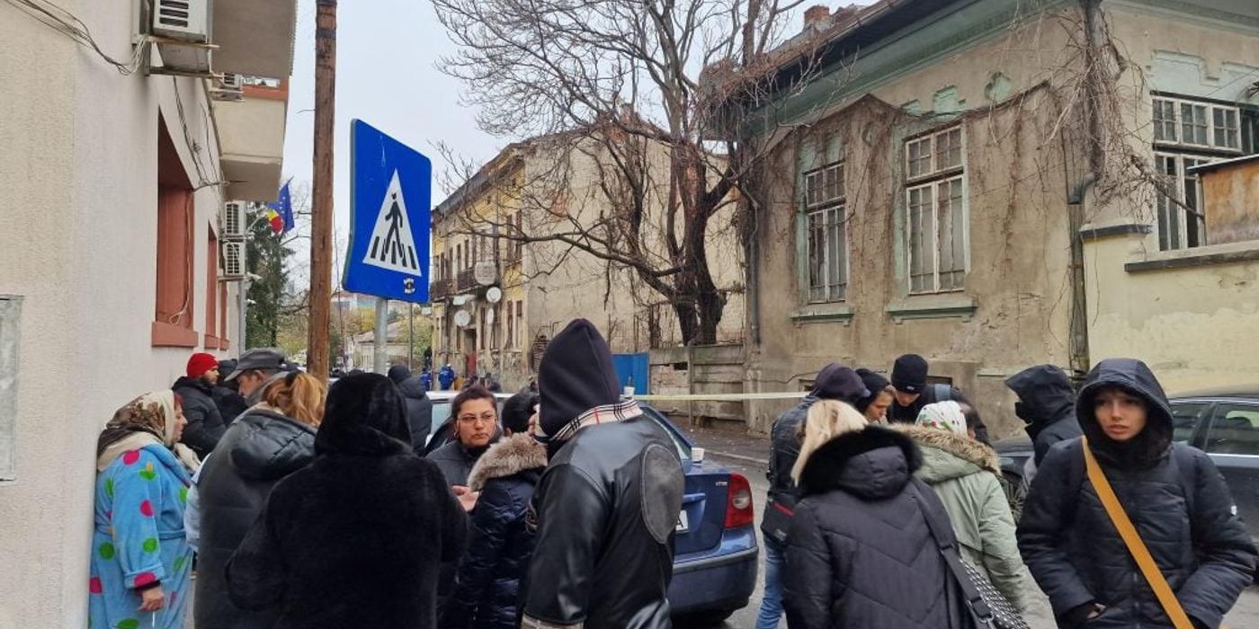 Plângere penală după evacuarea cu scandal din miezul iernii din București. Cinci oameni acuză autoritățile de tortură, abuz în serviciu și violare de domiciliu