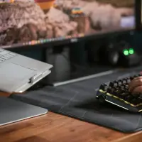 Cum să-ți alegi un birou smart pentru acasă