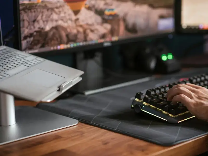 Cum să-ți alegi un birou smart pentru acasă