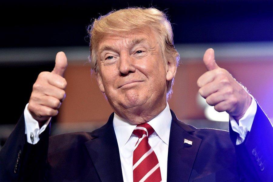 Trump este pe cale să se îmbogăţească cu 3 miliarde de dolari, după ce a fost aprobată scoaterea pe bursă a companiei sale de social media. Problema banilor de care are nevoie fostul preşedinte nu este însă rezolvată