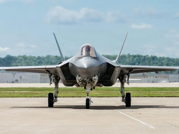 Pentagonul vrea să cumpere 85 avioane F-35 pentru 21.000.000.000$. Nu mai ajung pentru România care a comandat 32