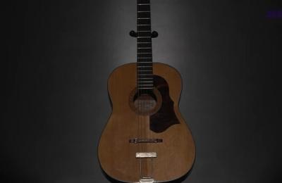 O chitară considerată pierdută a lui John Lennon a stabilit un record la licitaţie