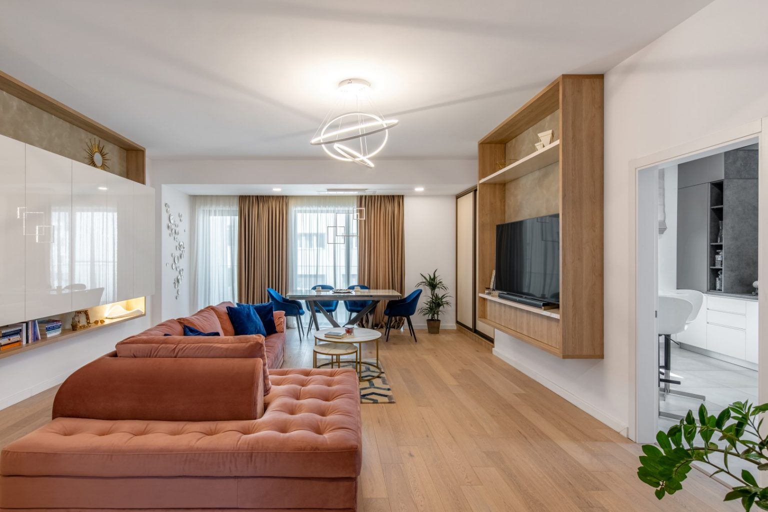 Artă și design într-un apartament modern-șic din București