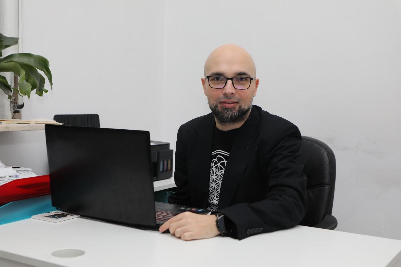 Liviu Tofan, directorul executiv al ImunoCare, dezvăluie modul în care a reușit să depășească diagnosticul de scleroză multiplă