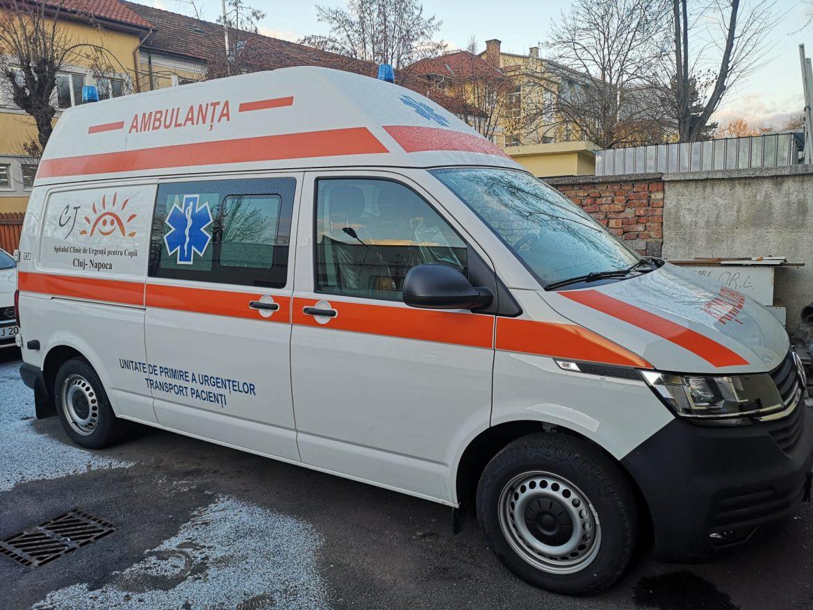O nouă ambulanță care a intrat în dotarea Spitalului Clinic de Urgență pentru Copii din Cluj-Napoca